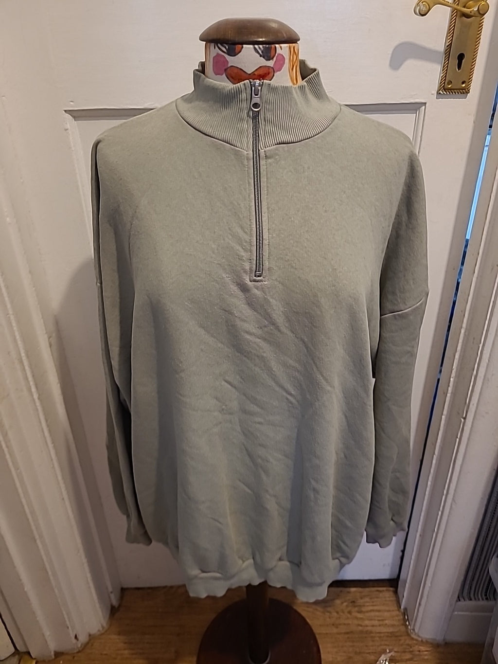 Mens Boohoo Size XL Pale Khaki Long Sleeved Jumper
