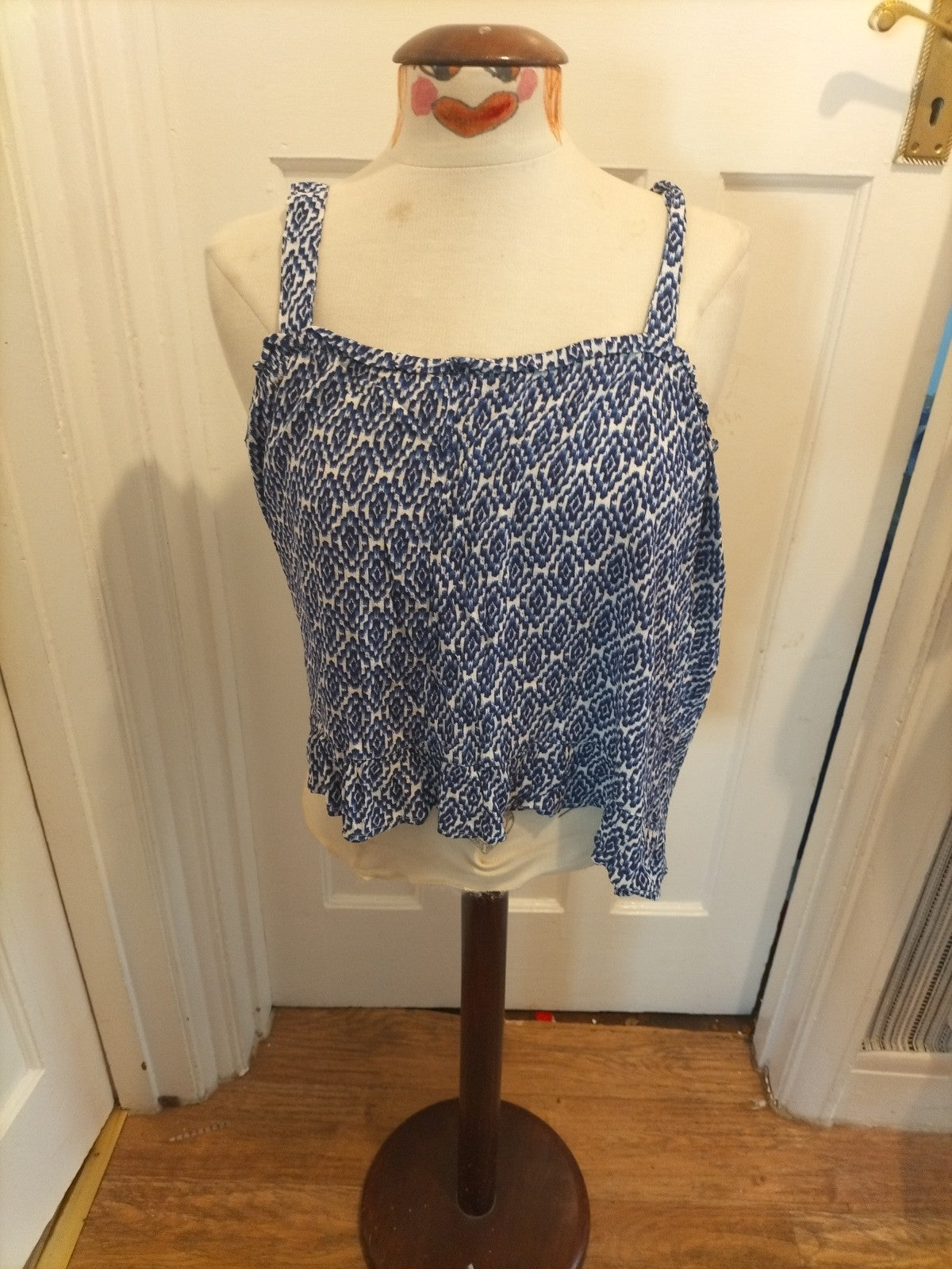 Ladies Peacocks Size 16 Blue And White Pattern Sleeveless Top