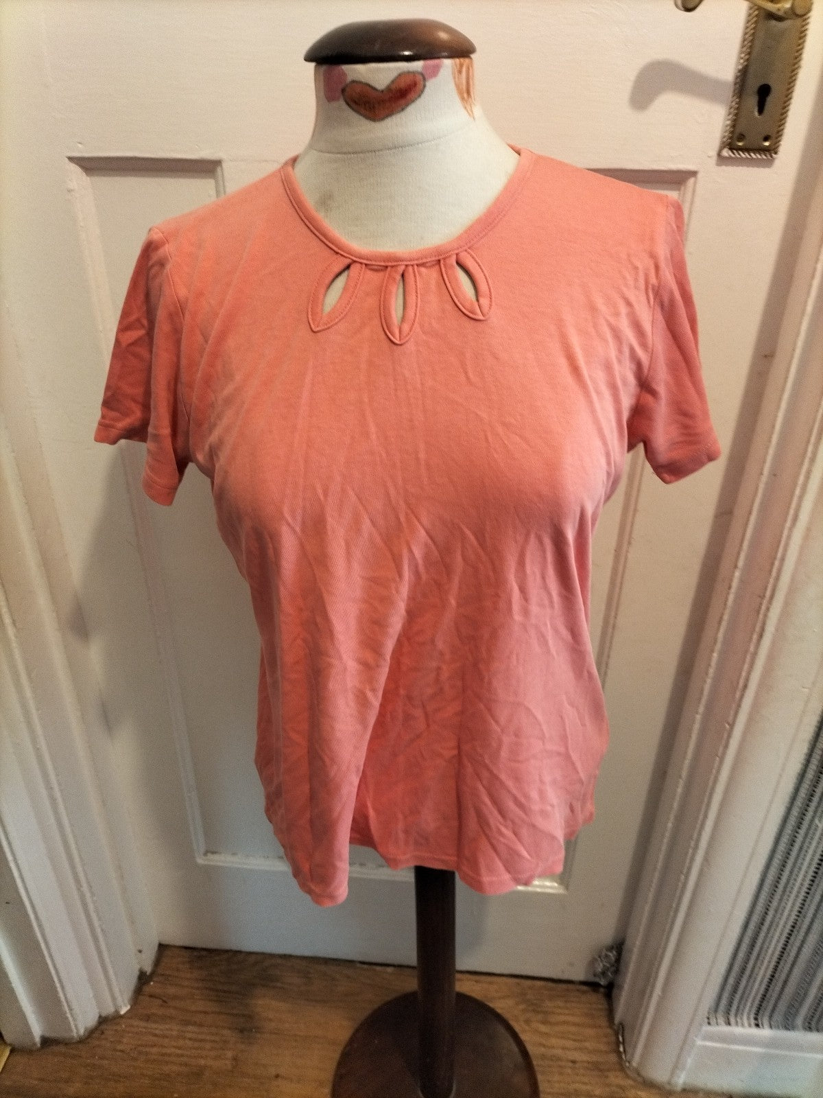 Ladies Isle Size 14-16 Salmon Short Sleeved Tshirt
