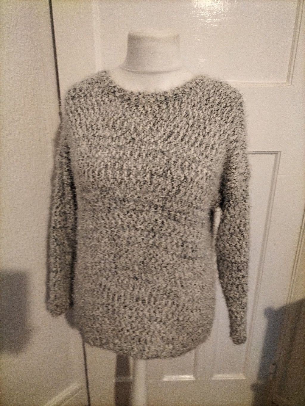 Ladies Primark Size 14 White And Grey Fleck Fluffy Pullover Jumper