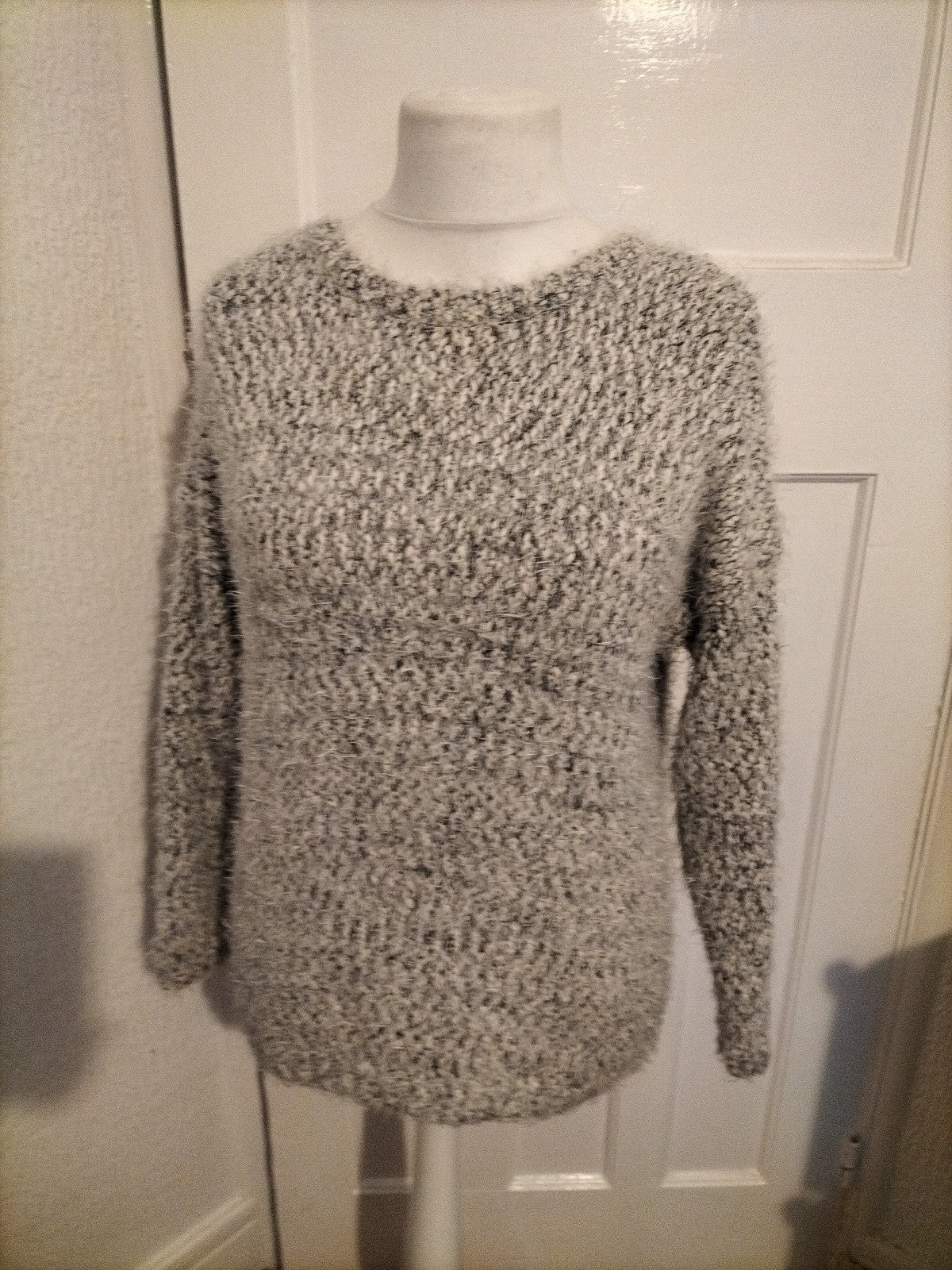 Ladies Primark Size 14 White And Grey Fleck Fluffy Pullover Jumper