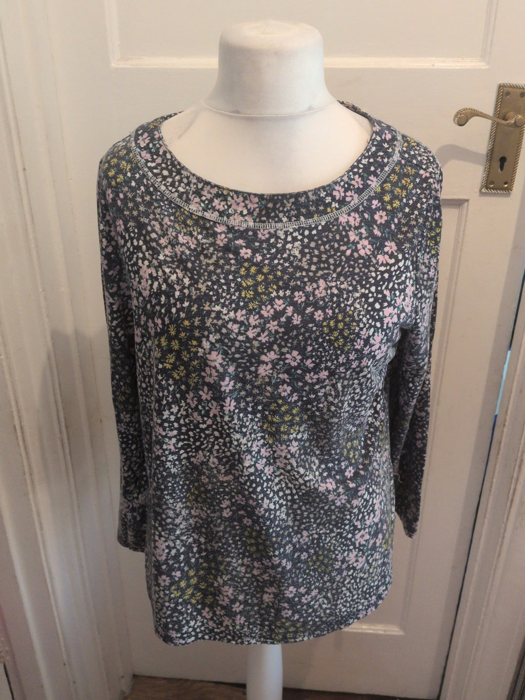 Ladies Bonmarche Size 18 Navy Floral Long Sleeve Blouse