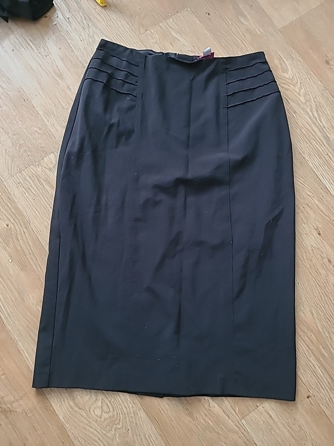 Ldies Magi-scuplt Size 12 Black Lined Skirt