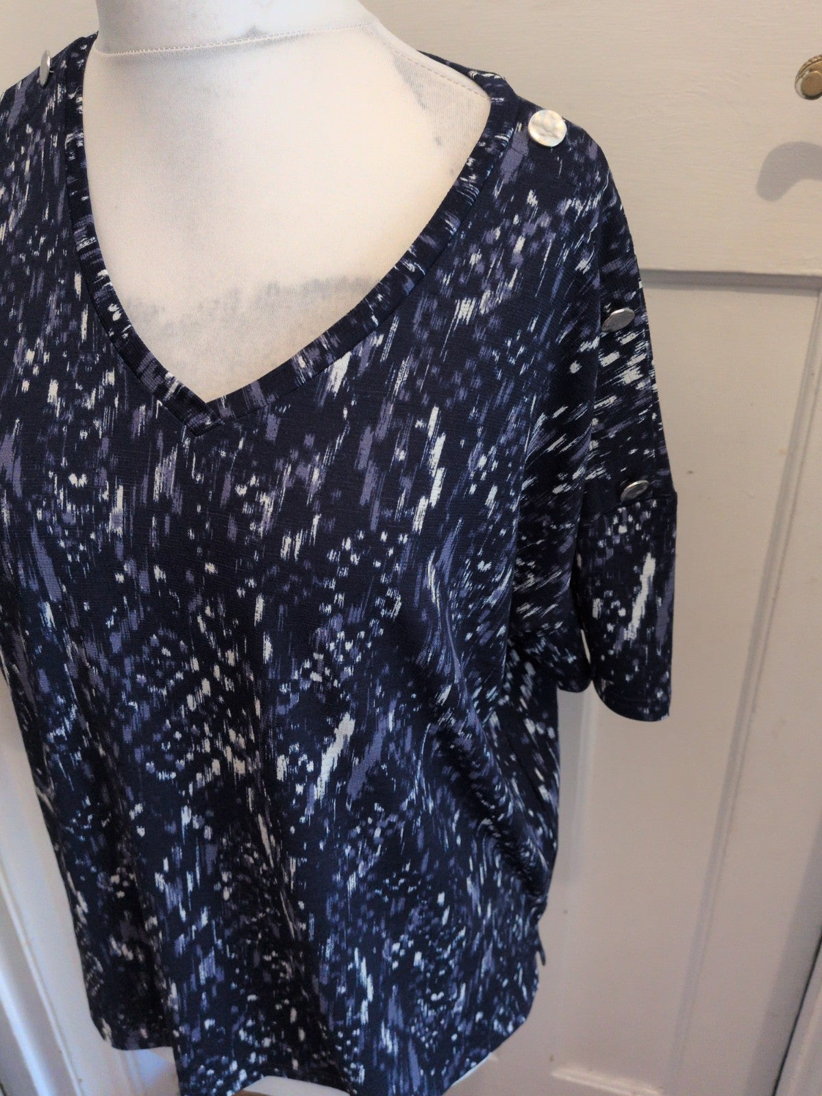 Ladies Nutmeg Size 16 Blue Navy And White V Neck Short Sleeve Blouse