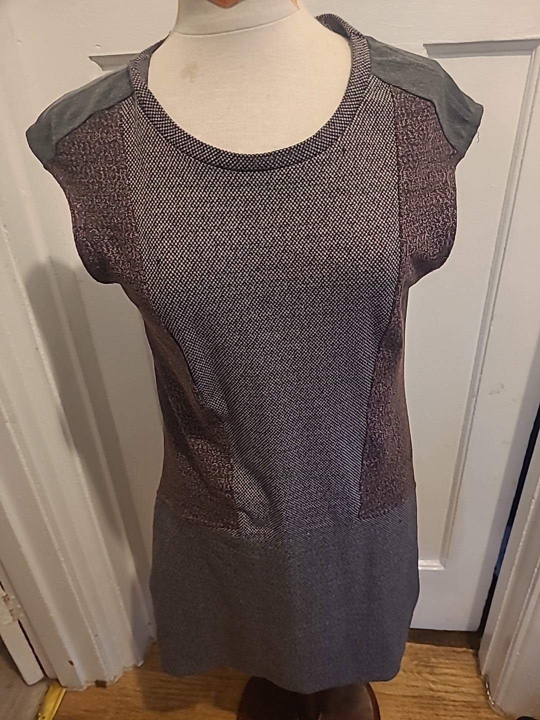 Ladies Smash! Size Large Grey Patterned Sleeveless Dress