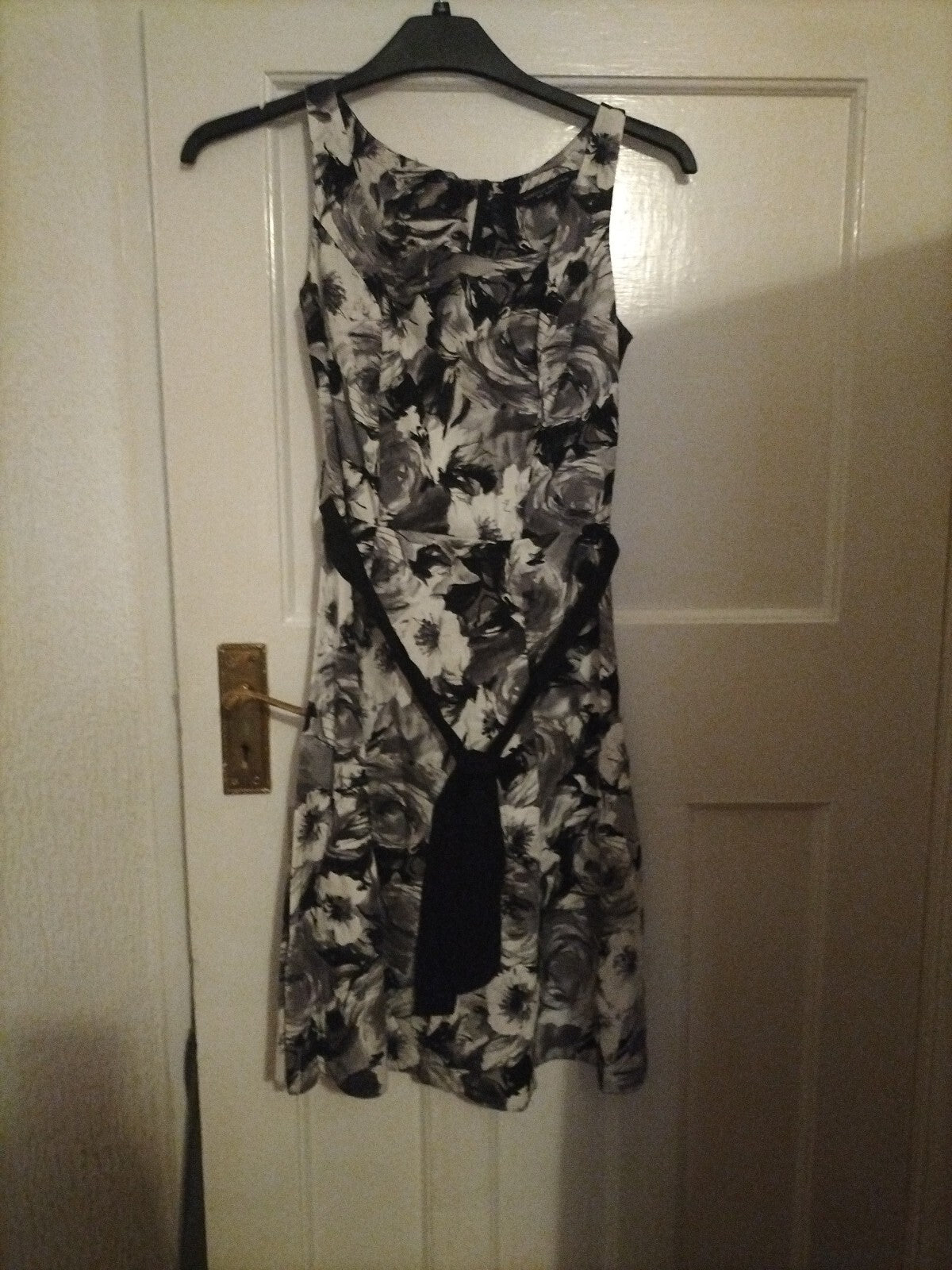 Ladies Dorothy Perkins Size 6 Grey/black Floral Sleeveless Dress