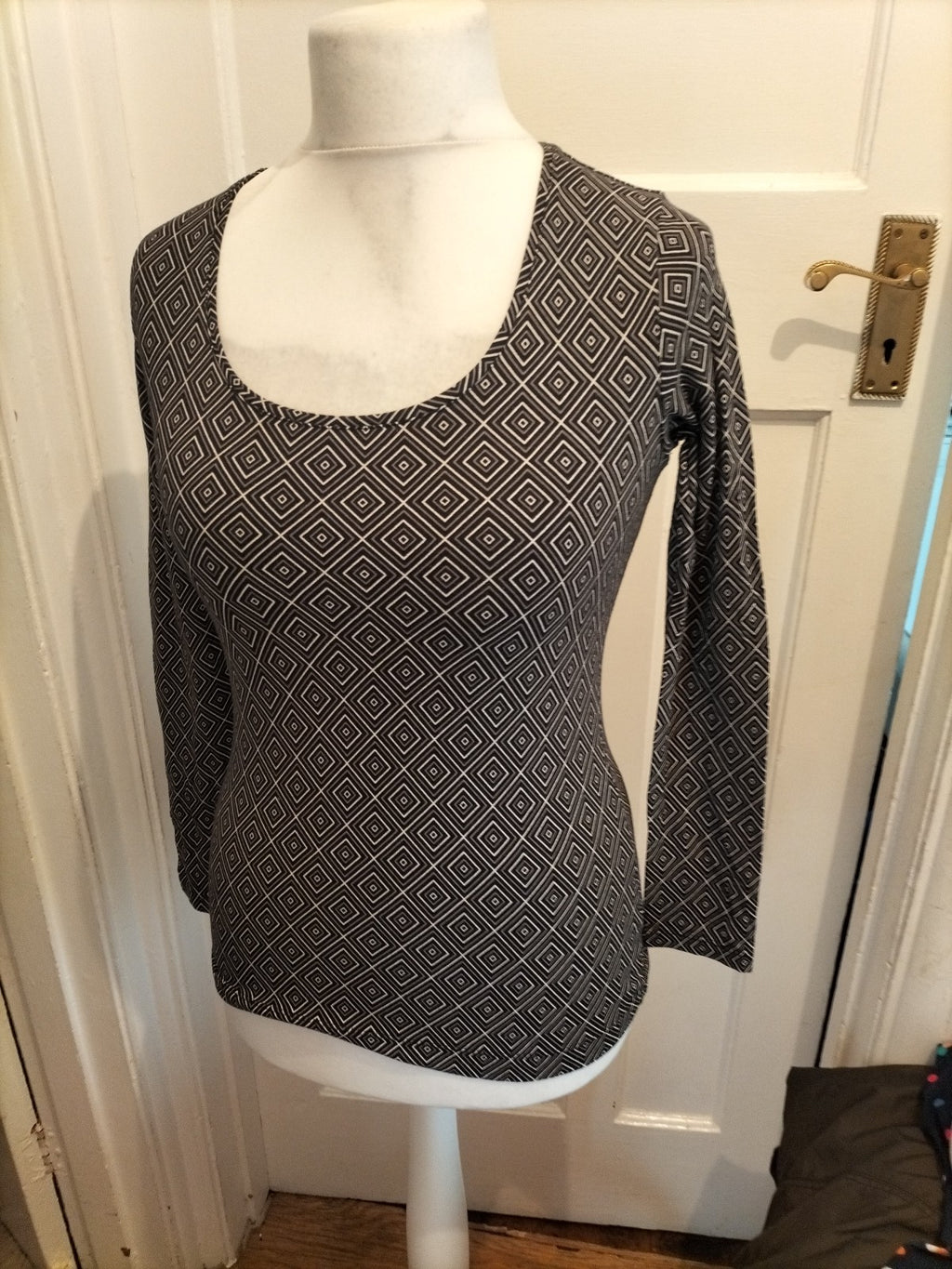 Ladies Esmara Size 10/12 Diamond Pattern Long Sleeve Blouse
