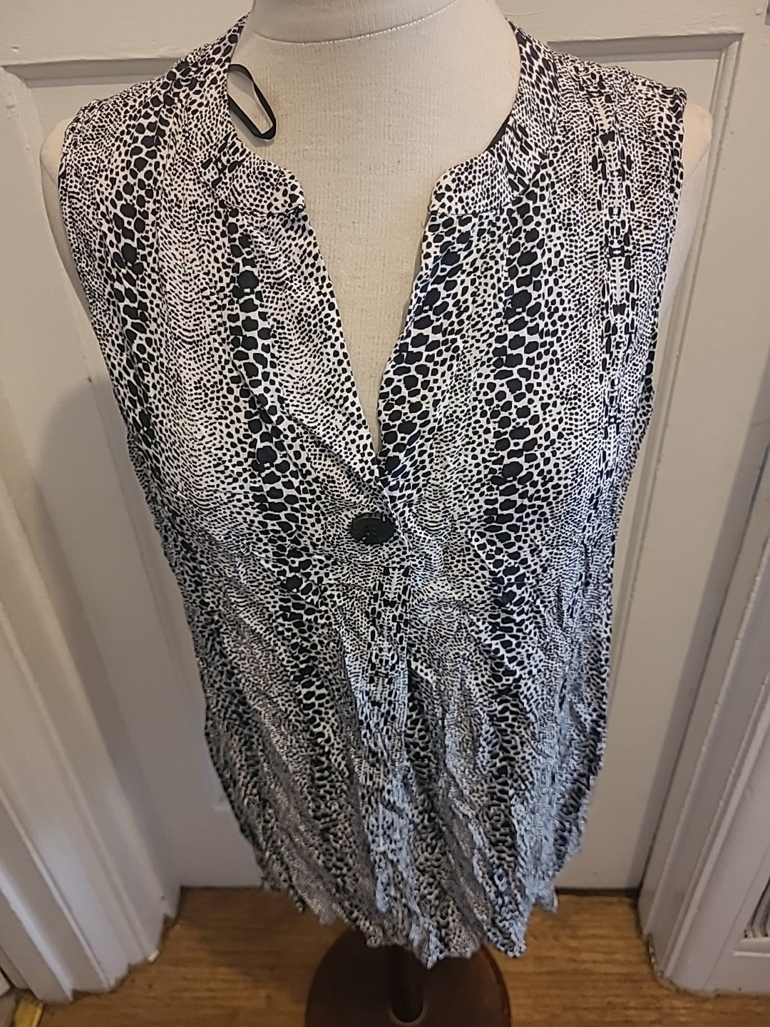 Ladies Papaya Size 12 Black White Animal Print Design Sleeveless Tshirt