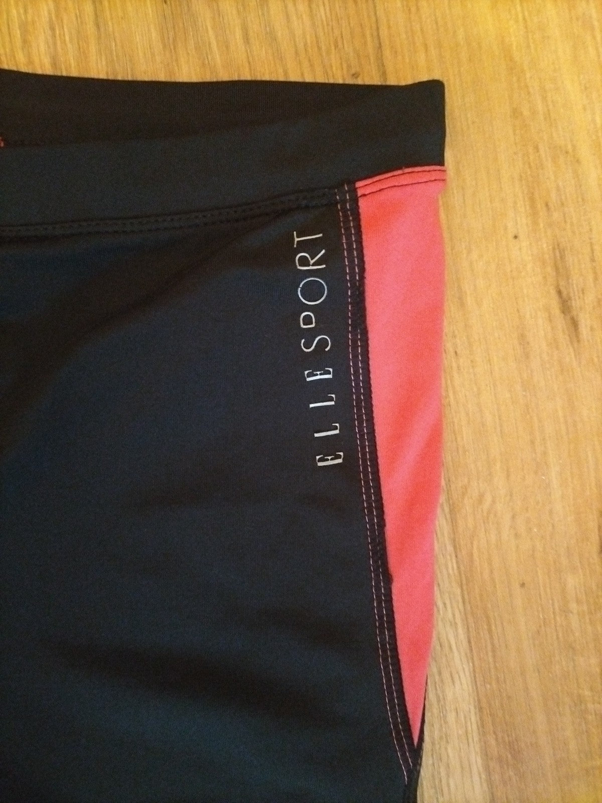 Ladies Elle Sport Size Small Cerise And Black Sports Leggings