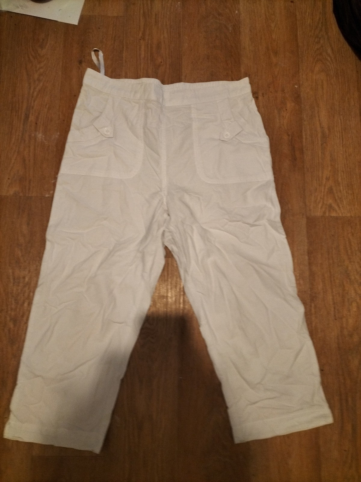 Ladies Isle Size 12 White Cropped Trousers