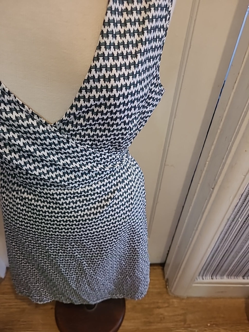 Ladies Size XL Green White Sleeveless Wrap Dress