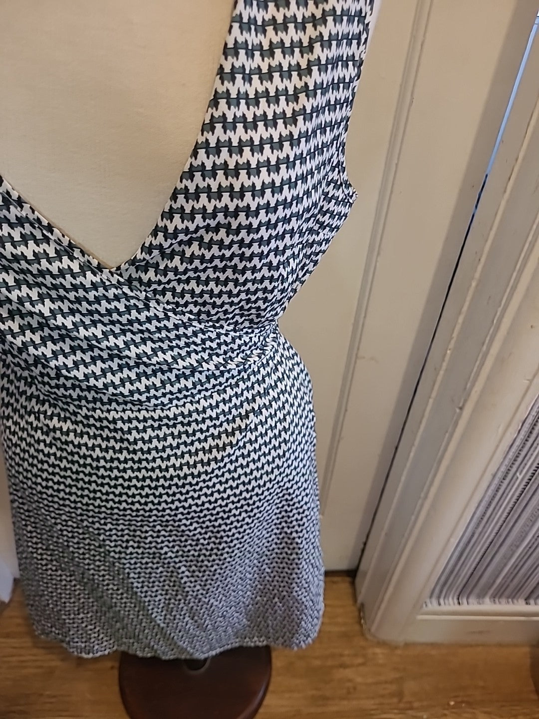 Ladies Size XL Green White Sleeveless Wrap Dress