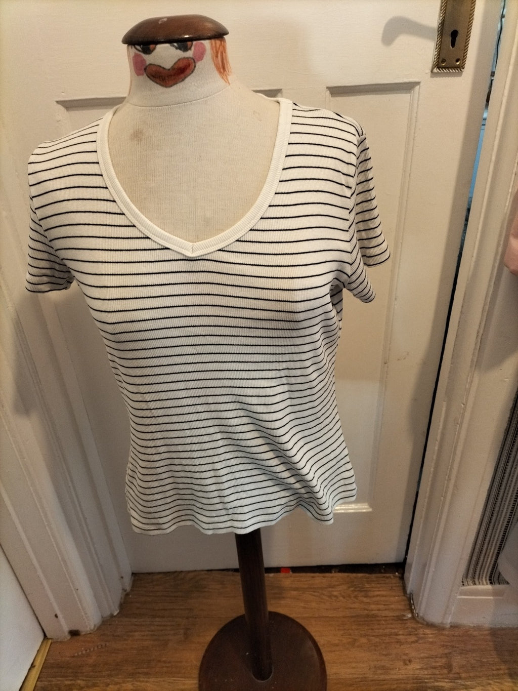 Ladies Peacocks Size 14 White With Black Stripes Short Sleeved Tshirt