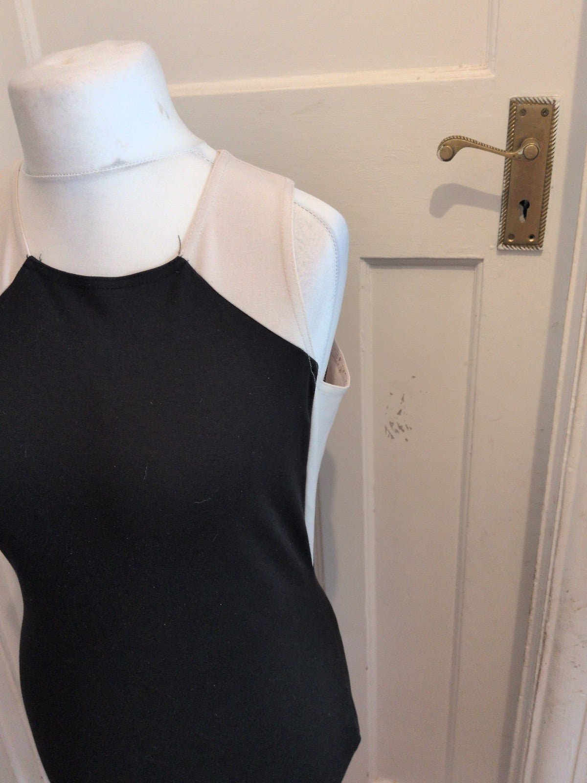 Ladies Miusol Size Large Black And White Sleeveless Midi Dress