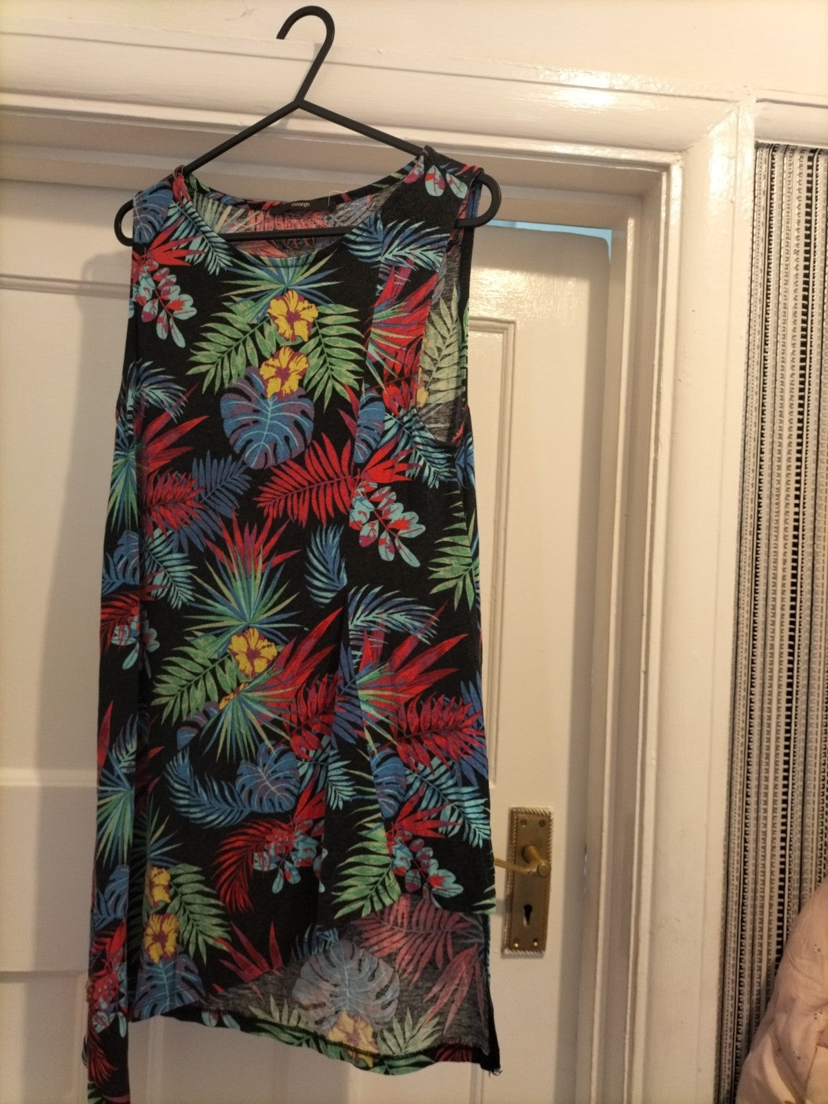 Ladies George Size 8 Multi Floral Aysmetric Hem Sleeveless Tshirt