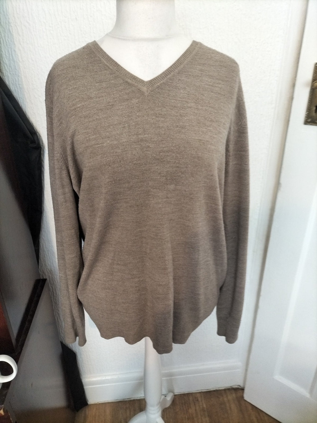Mens George Size L Brown V Neck Jumper Heavy Bobbling