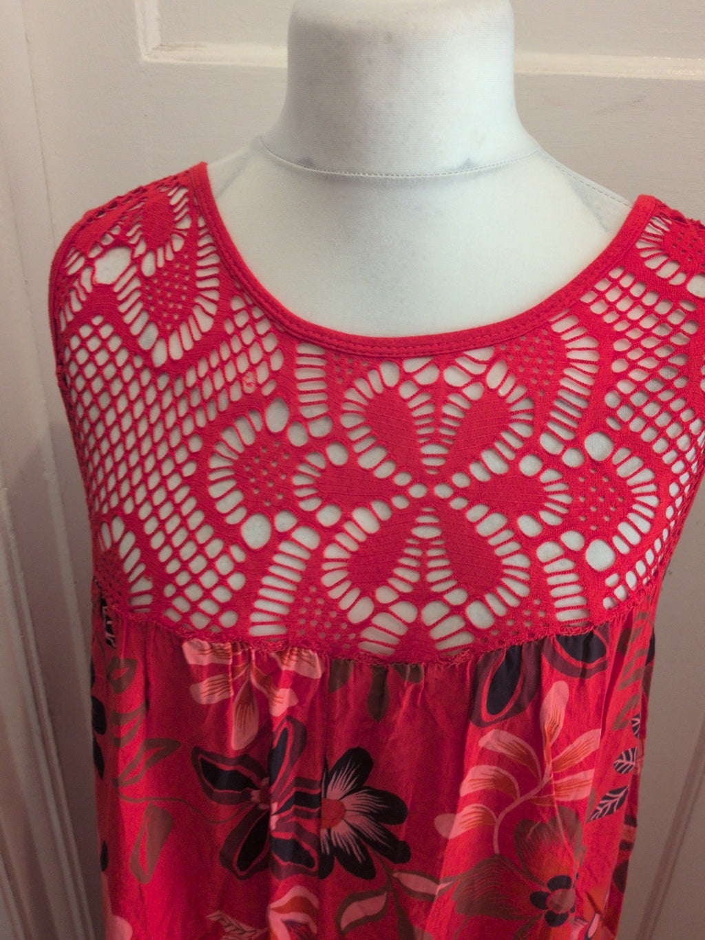 Ladies XL Red Flower Sleeveless Dress