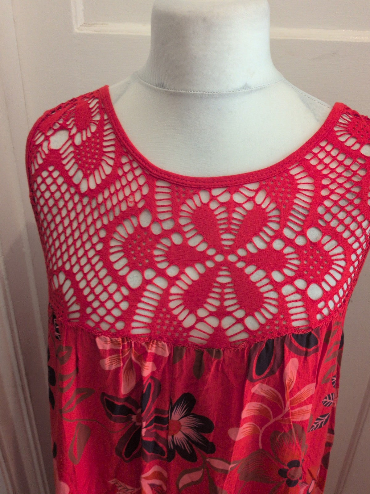 Ladies XL Red Flower Sleeveless Dress