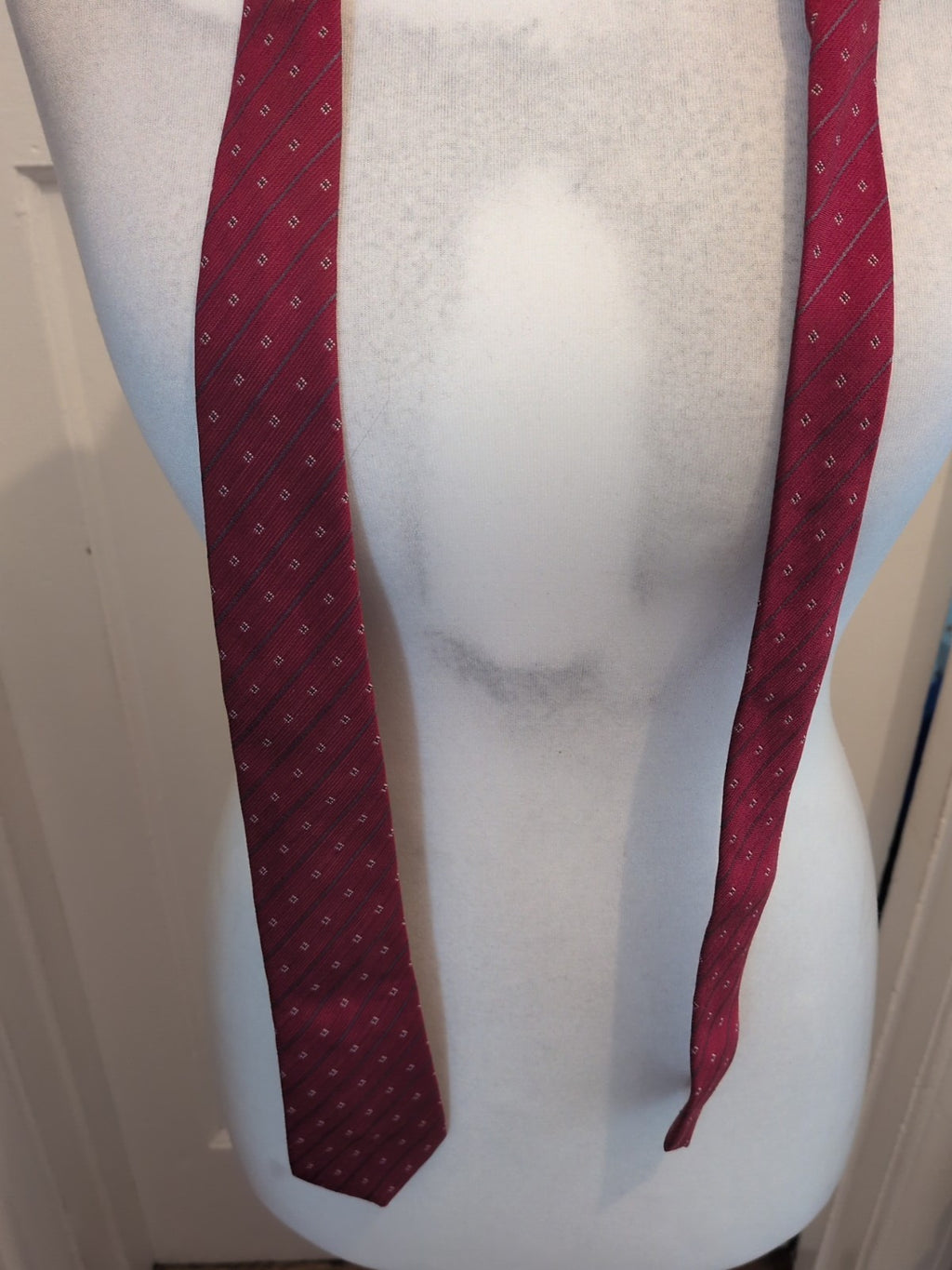 Mens Distinctive Red Patterned Polyester Tie