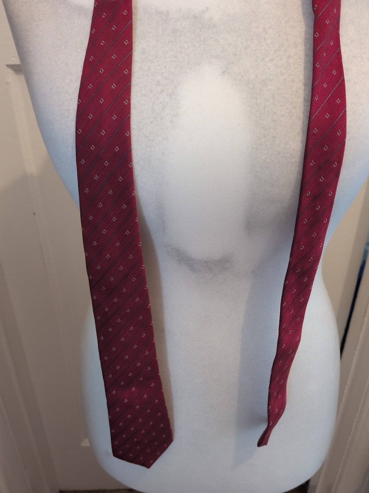 Mens Distinctive Red Patterned Polyester Tie