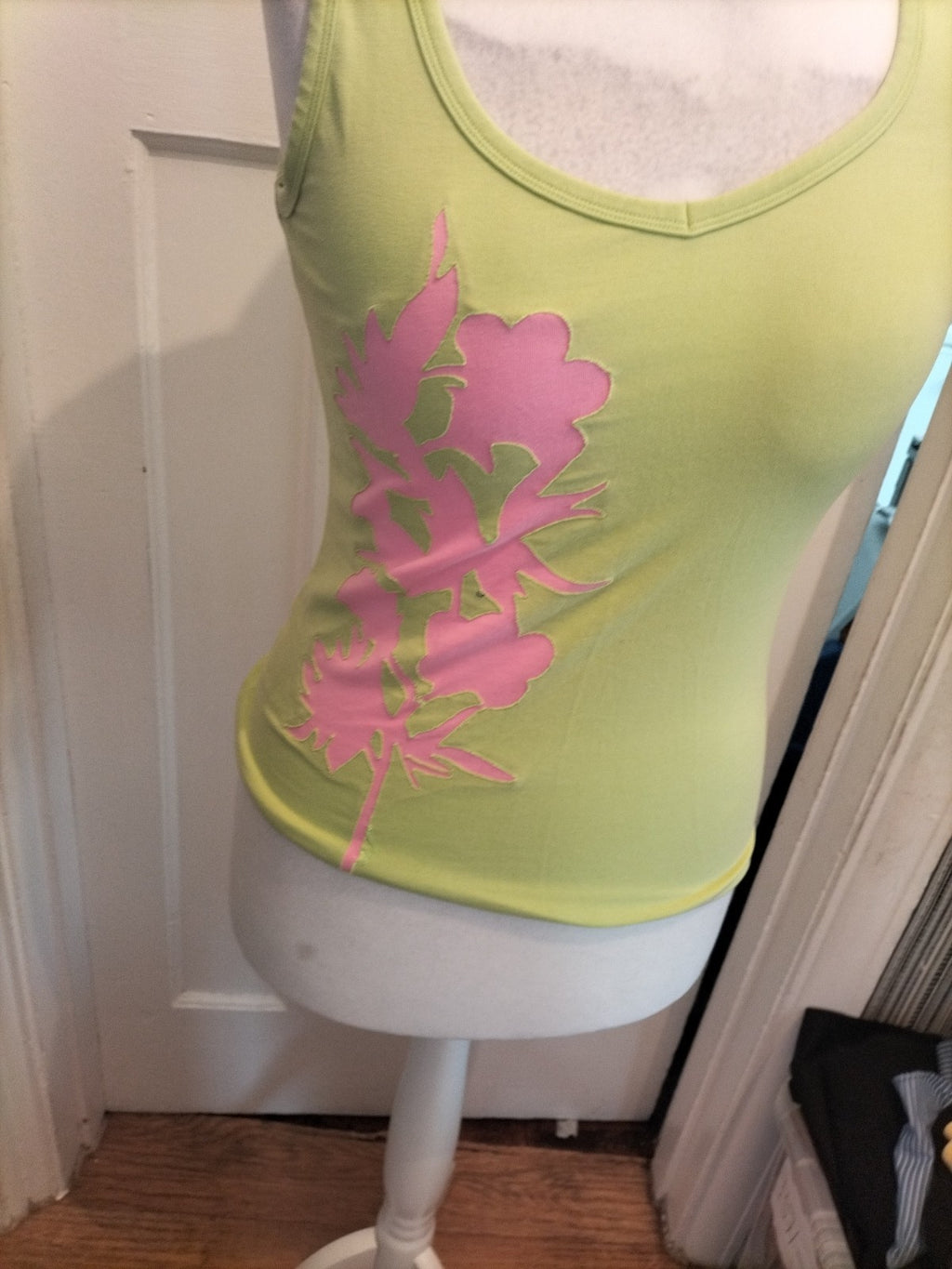 Ladies In Wear Size Large Pale Green And Pink Sleeveless T-shirt