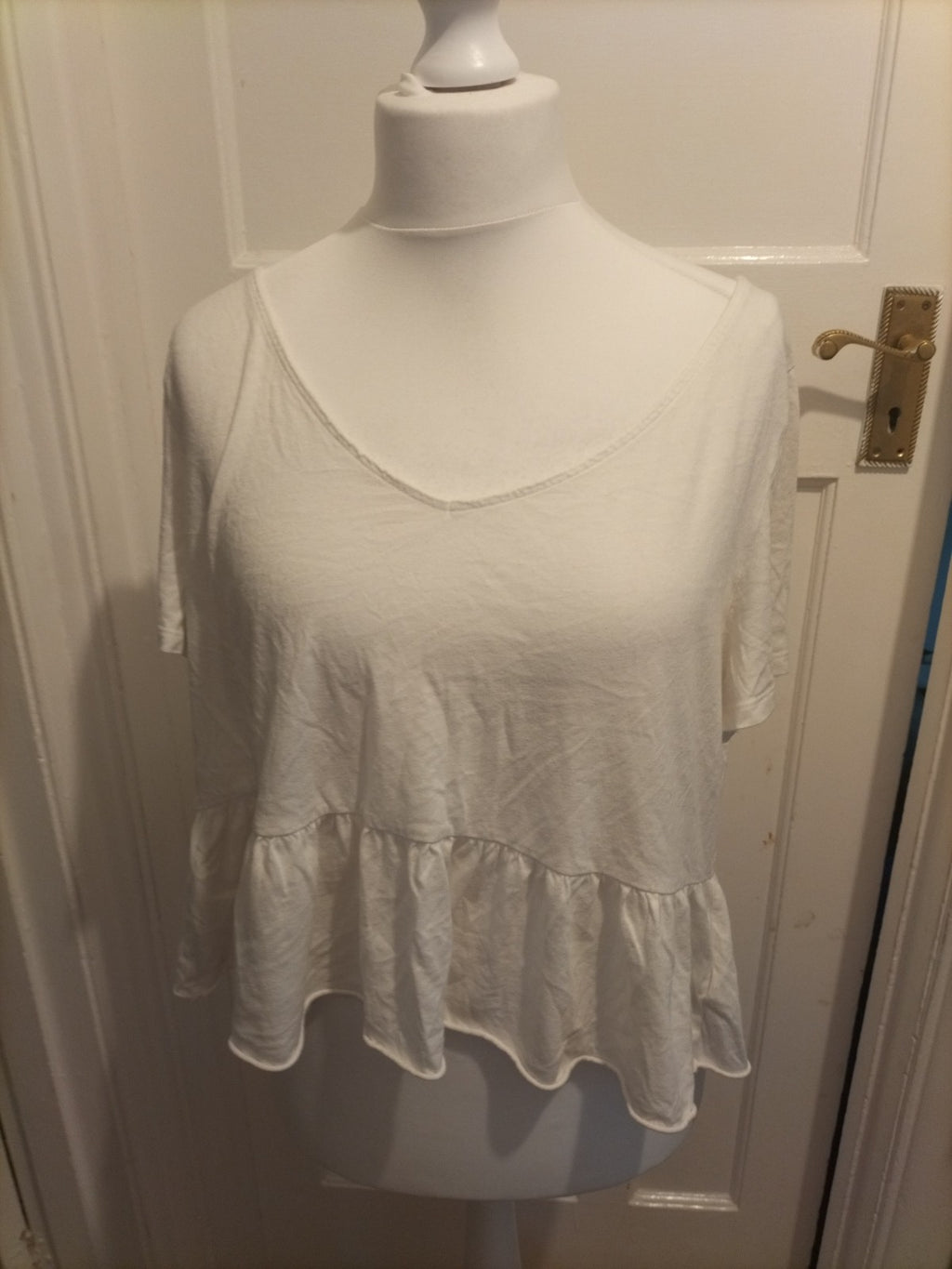 Ladies Gap Size Large White Short Sleeved Top