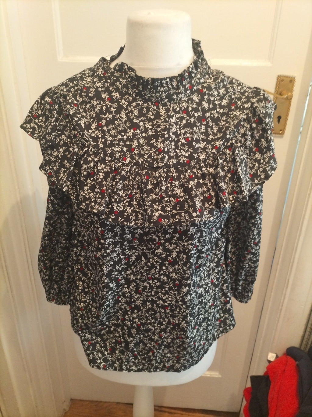 Ladies New Look Size 10 Black/White/Red Long Sleeved Blouse
