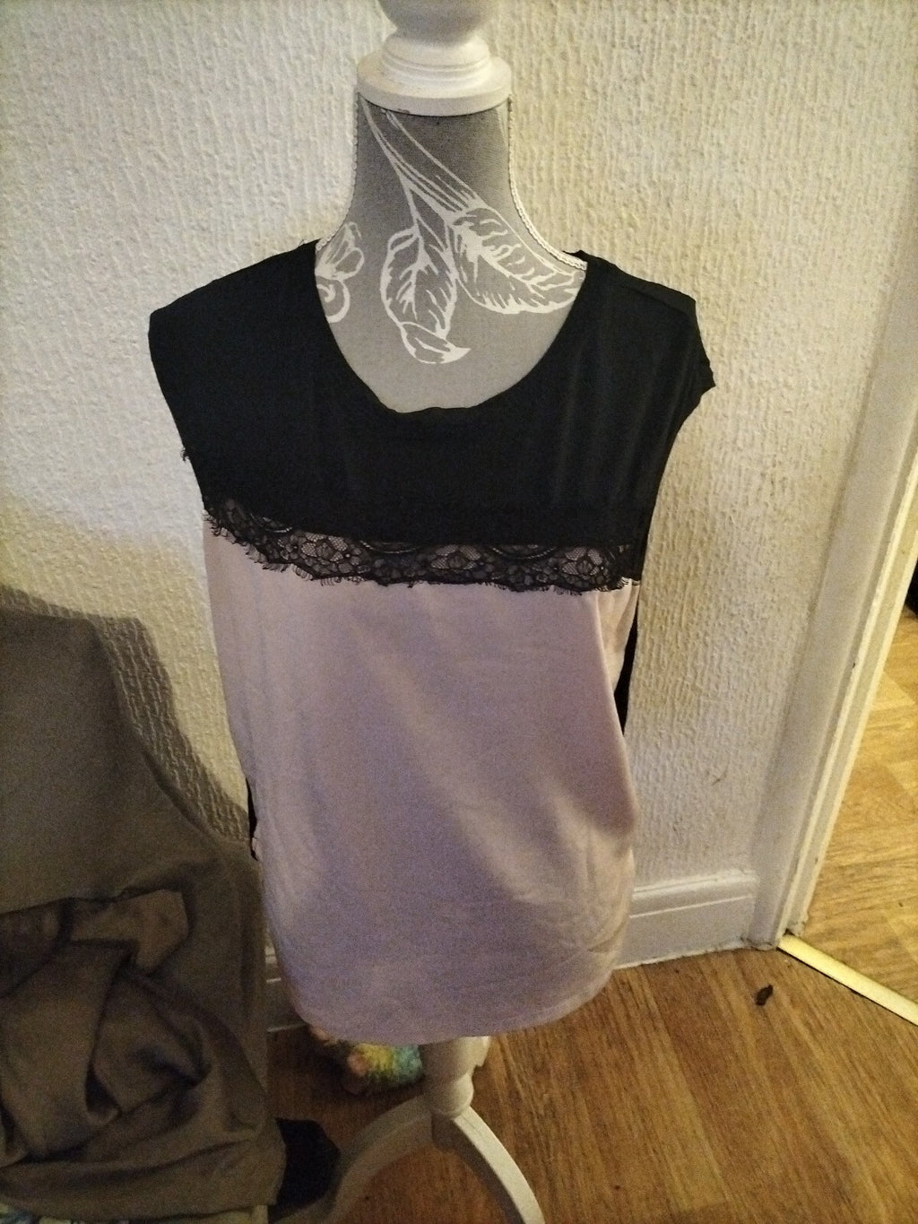 Ladies Tu Size 12 Black And Pink Blouse