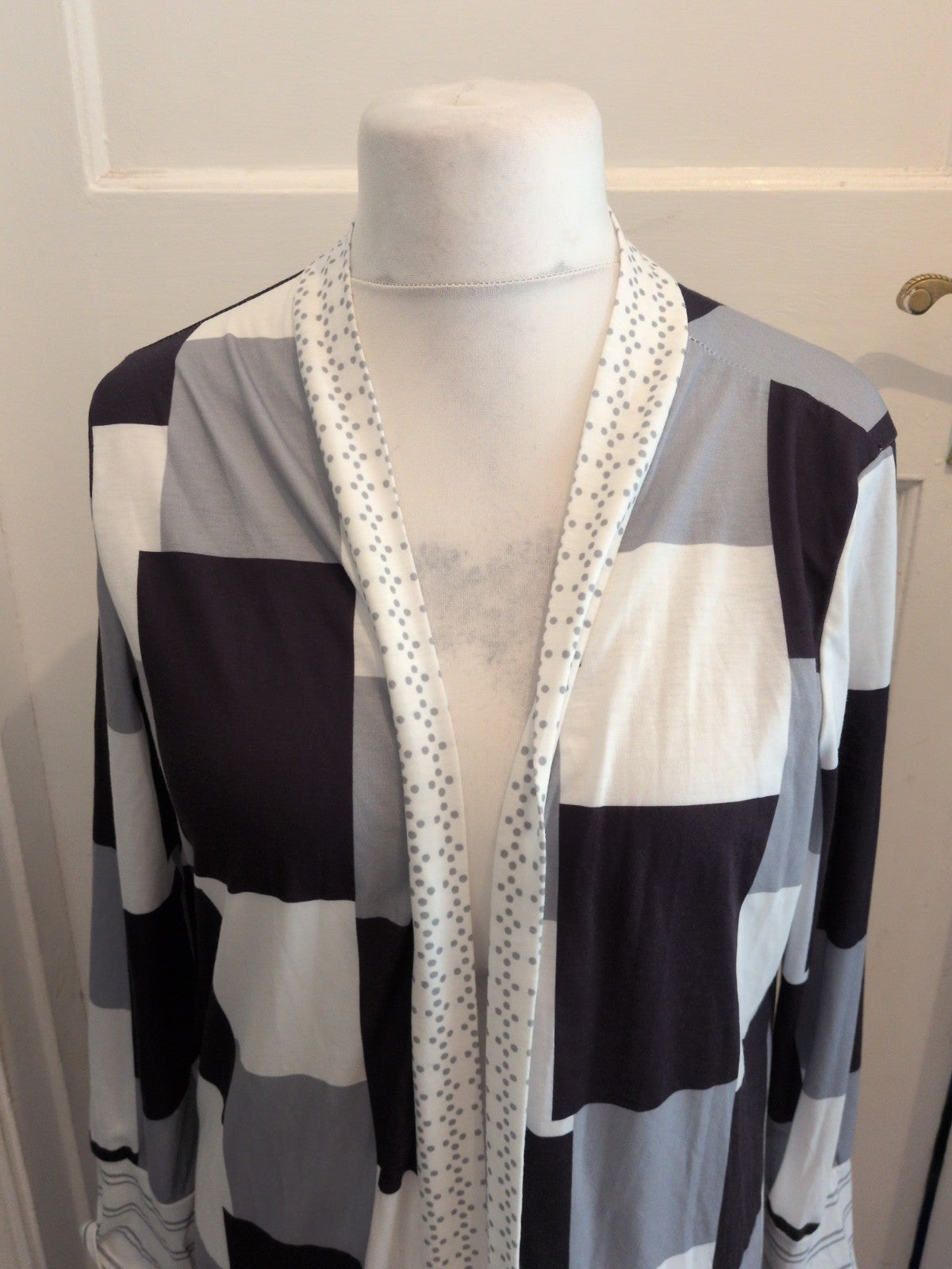 Ladies Size XL Grey White Black With Spotty Hem Long Length Blouse