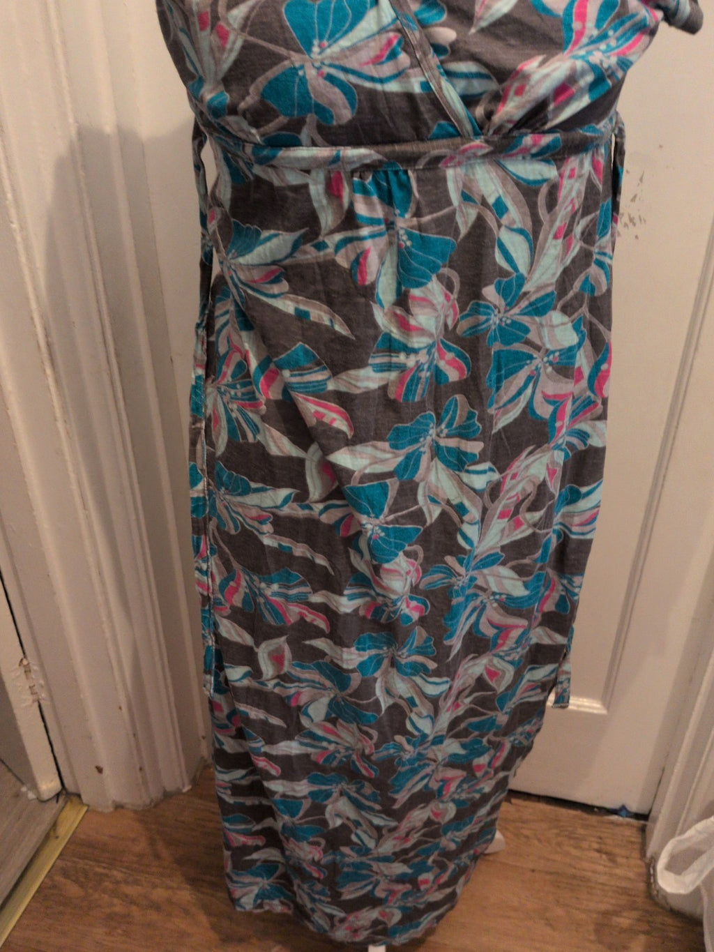 Mantaray Faithful And True Medium Grey Floral Long Length Dress Short Sleeve