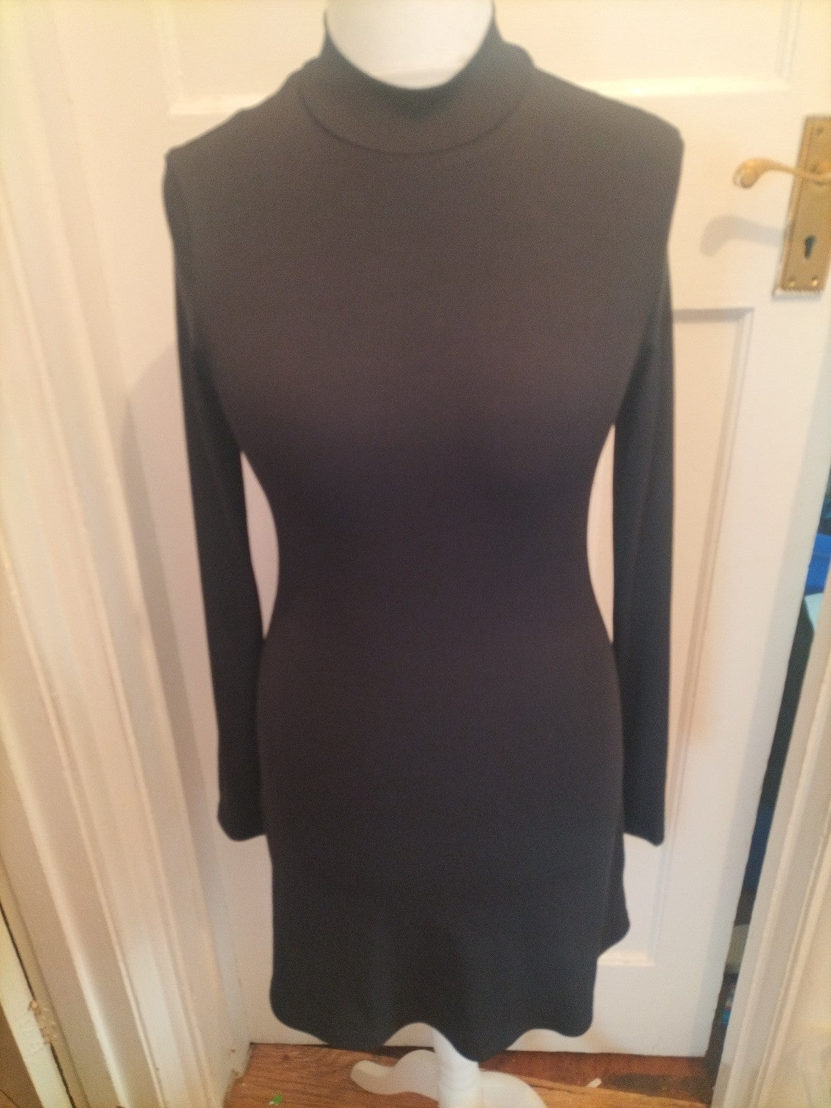 Ladies Cider Size M Black Ribbed Long Sleeved Dress Lights Marks That will Wash