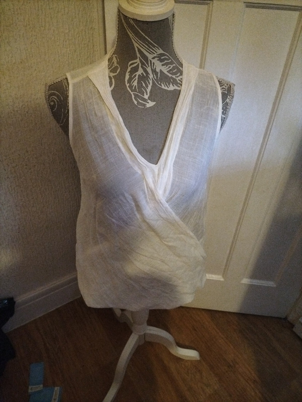 Ladies New Look Size 10 White Sleeveless Blouse