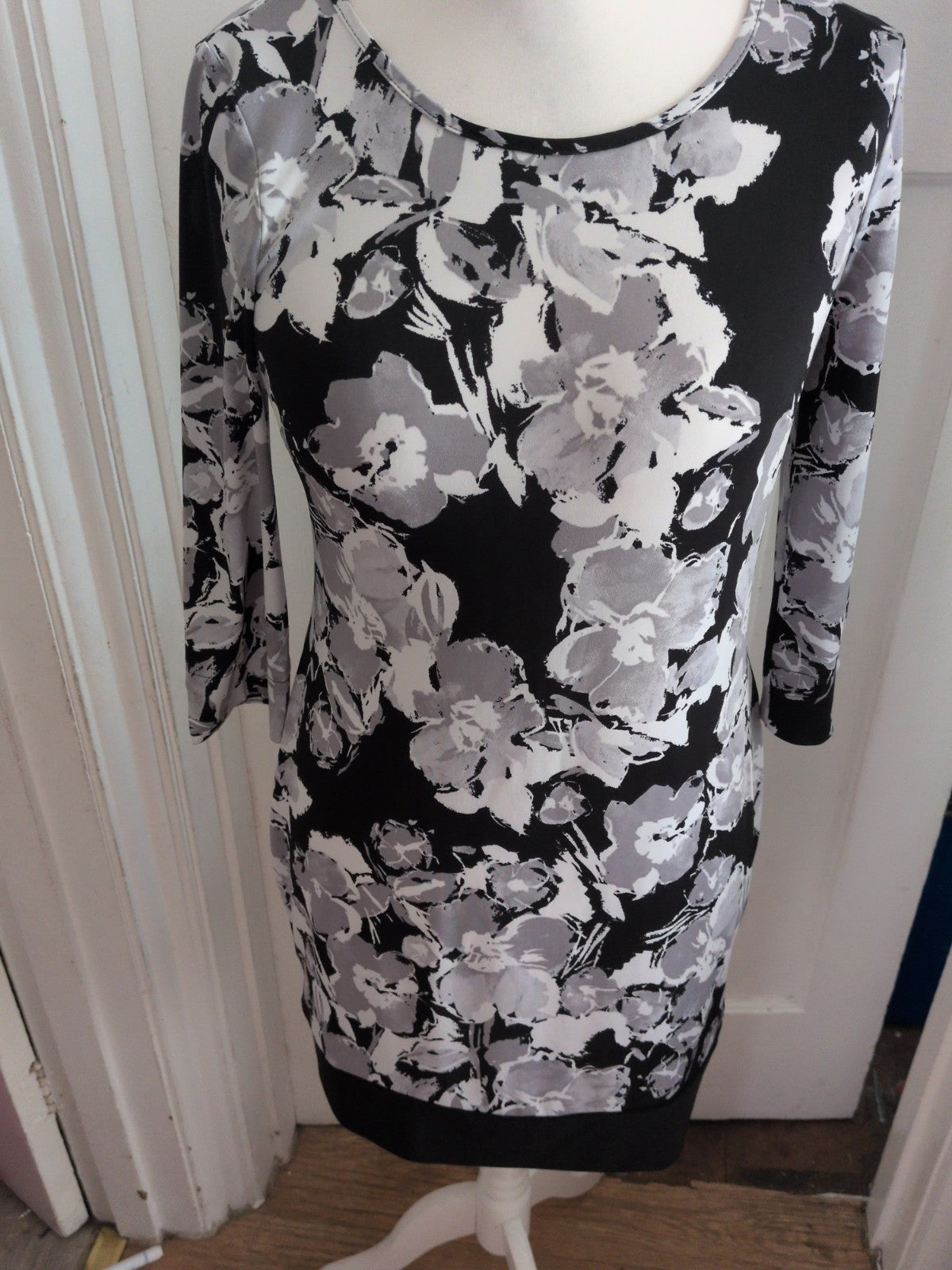 F&F 12 Grey White And Black Half Sleeve Flower Knee Length Dress