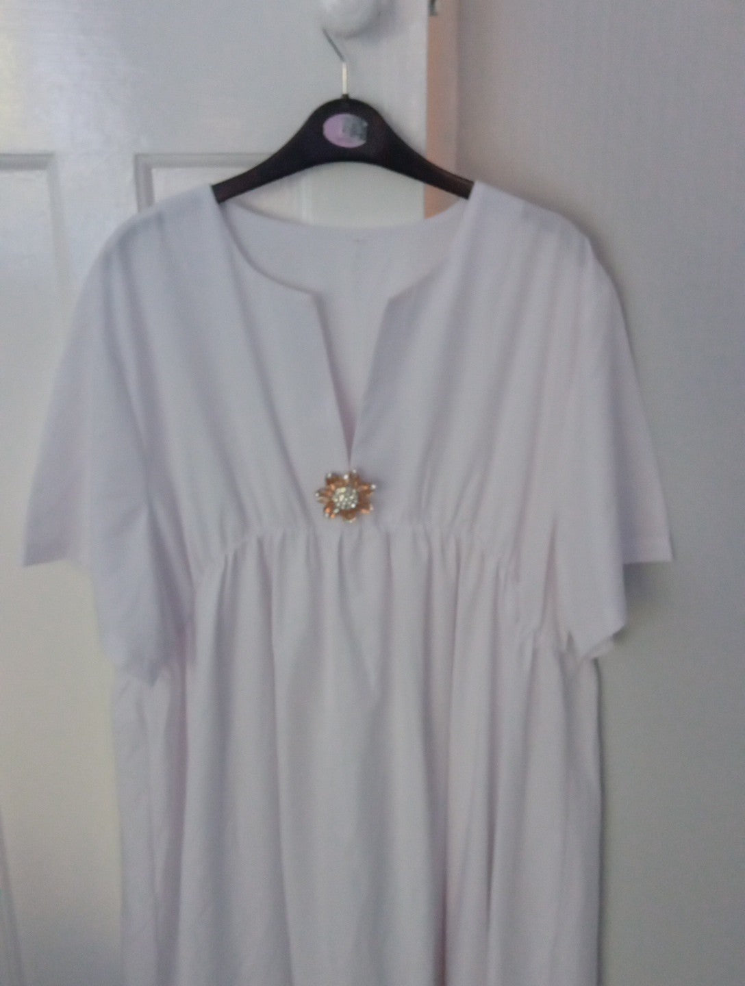 Ladies  Brand New Dress Size 4XL White Removable Broach On The Chest Midi...