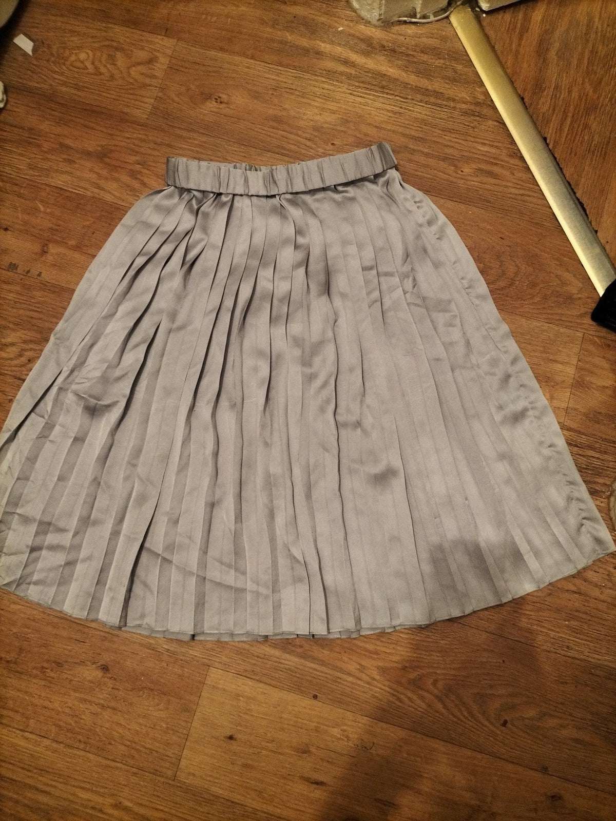 Ladies L Olive Verte Size 1 Grey Pleated Elasticated Skirt