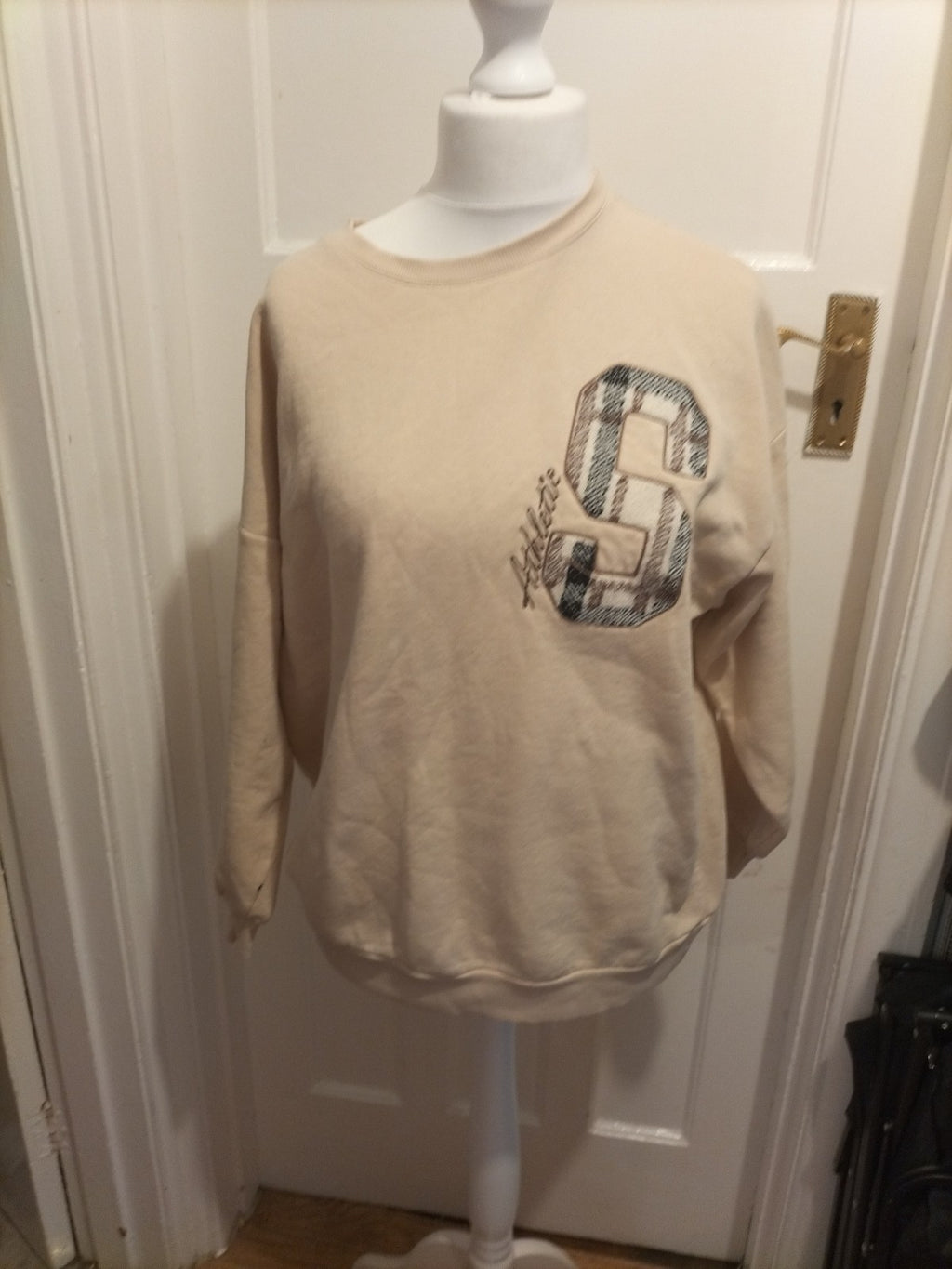 Ladies Select Size Medium Beige Long Sleeve Junper