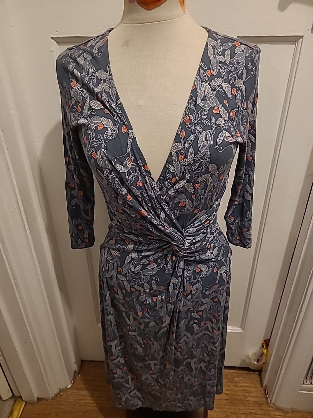 Ladies White Stuff Size 8 Grey Floral Long Sleeved V Neck Dress