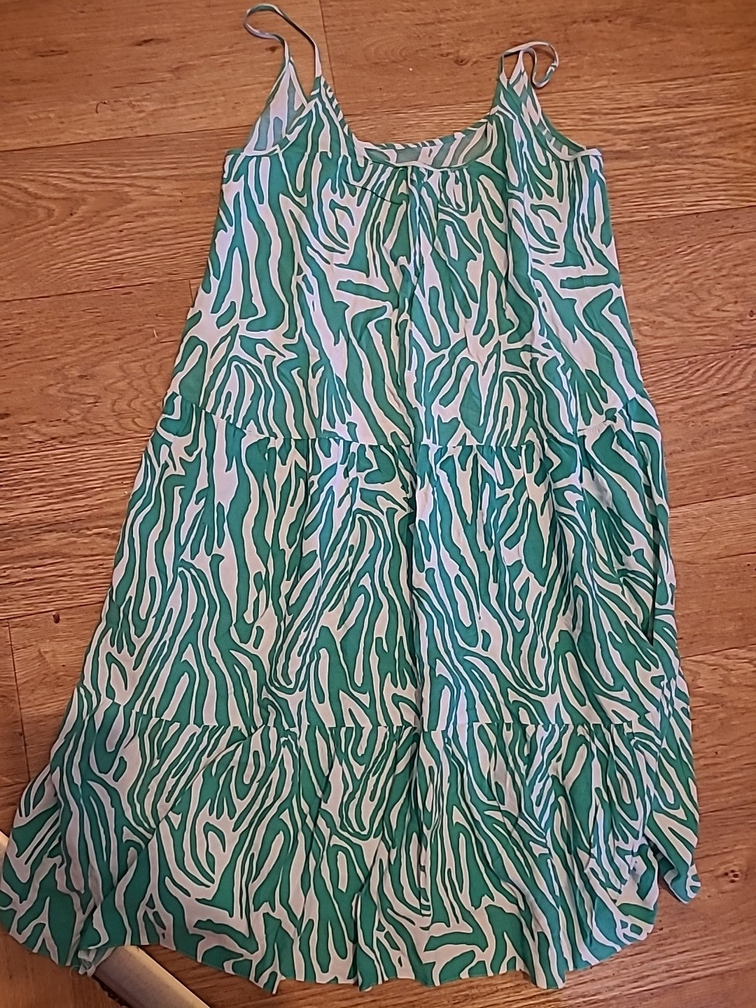 Ladies Size Small Green And White Sleeveless Dress