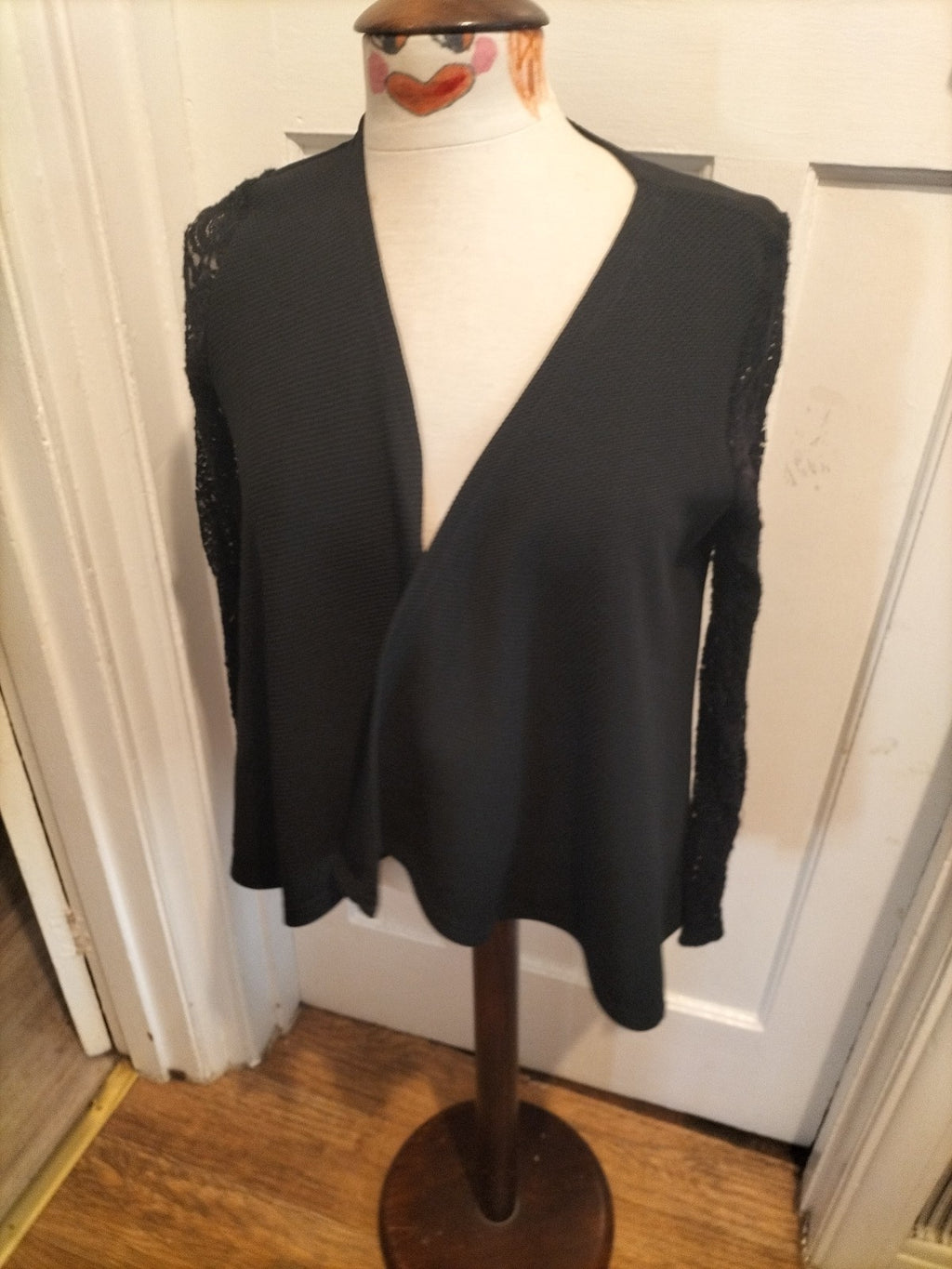 Ladies QED London Size Medium Black Lace Sleeved Cardigan