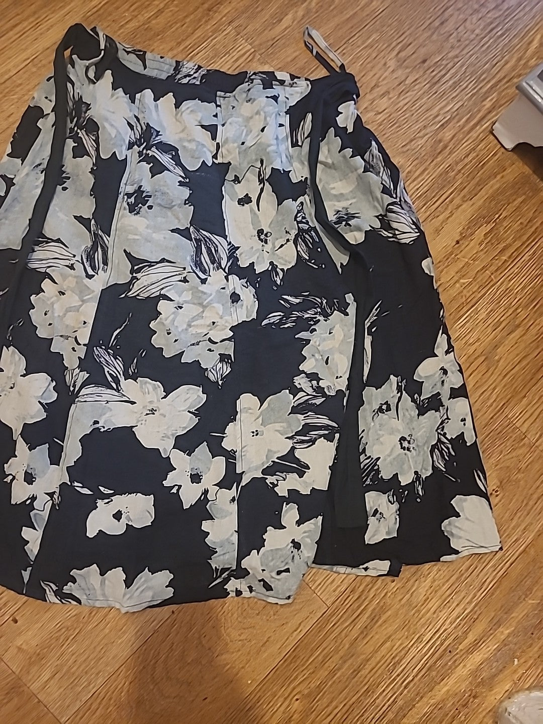 Ladies Elizabeth Scott Size Large Floral Flare Skirt