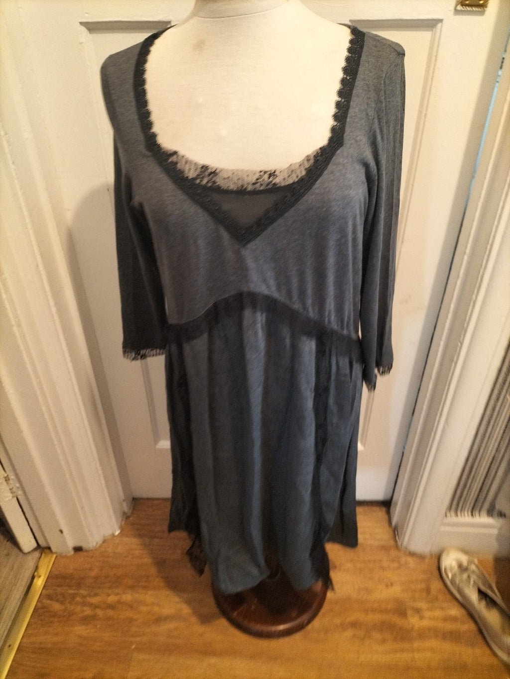 Ladies Size Large Grey And Black Lined Mid Sleeved Dress