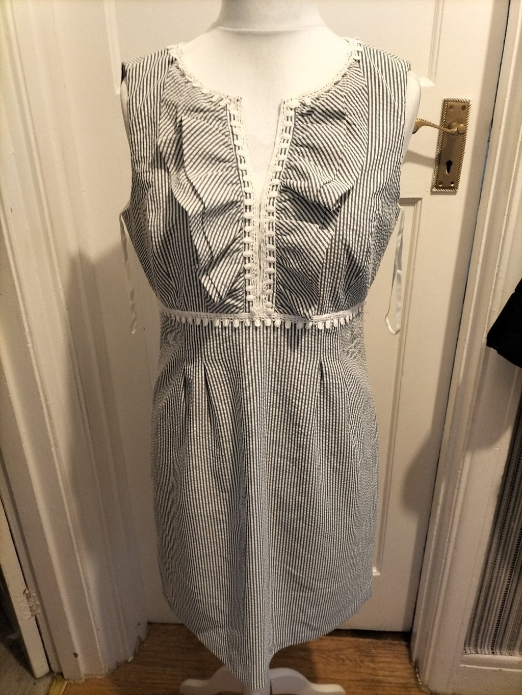 Ladies Nine West Size 10 Striped V Neck Midi Dress