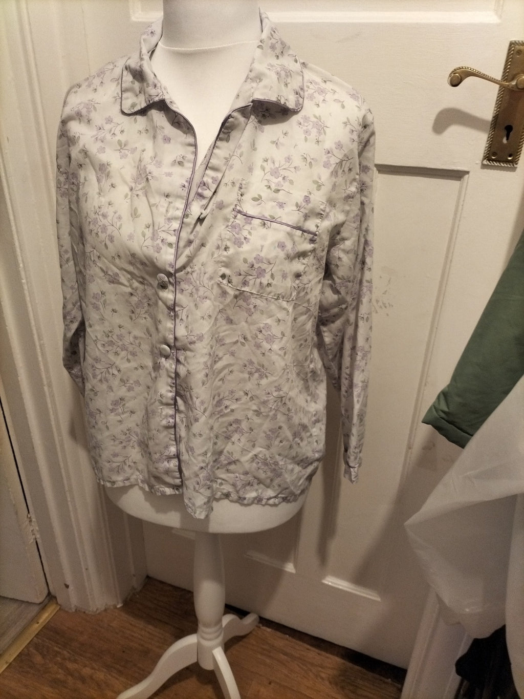 Ladies Marlon Size 16-18 White And Purple Floral Pyjama Top