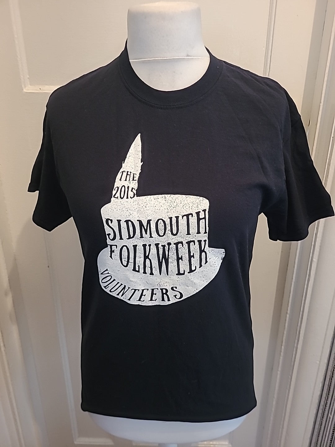 Mens Gildan Size M Black Sidmouth Printed Short Sleeved Tshirt