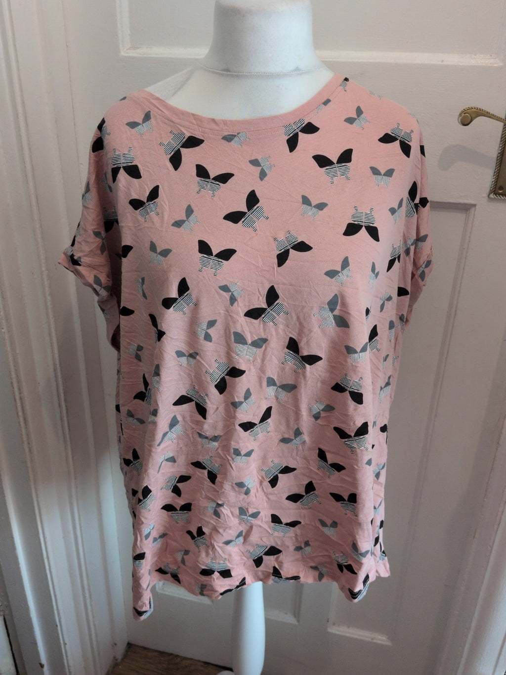 Capsule 28 Pink Butterfly Short Sleeve T-shirt
