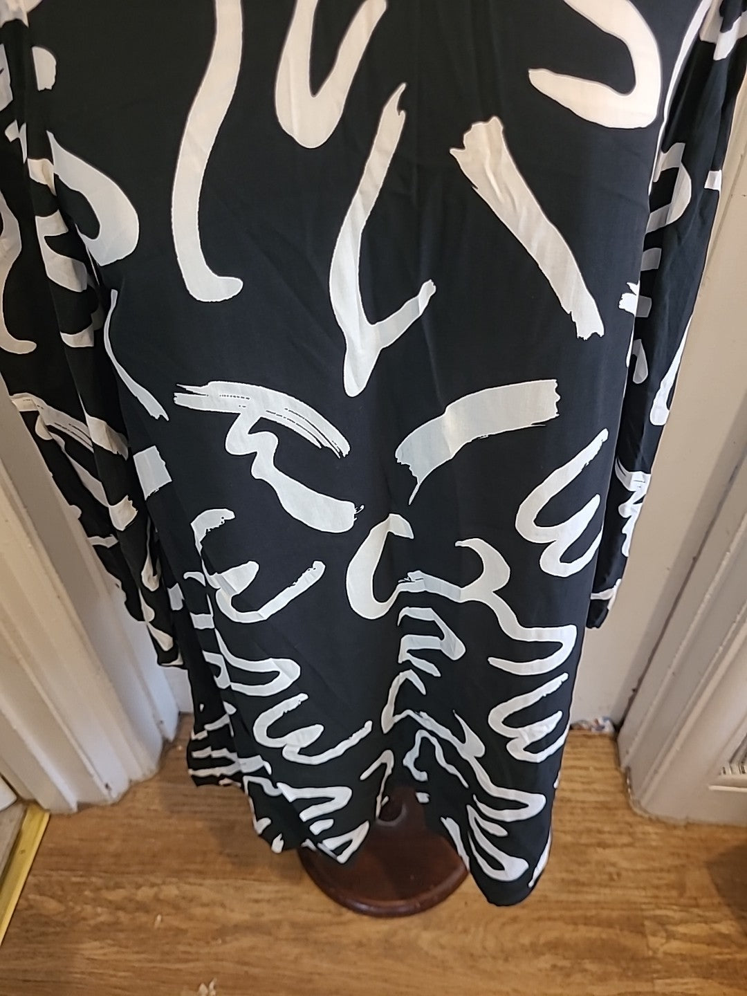 Ladies Shein Size Small Black/White Long Sleeved Dress