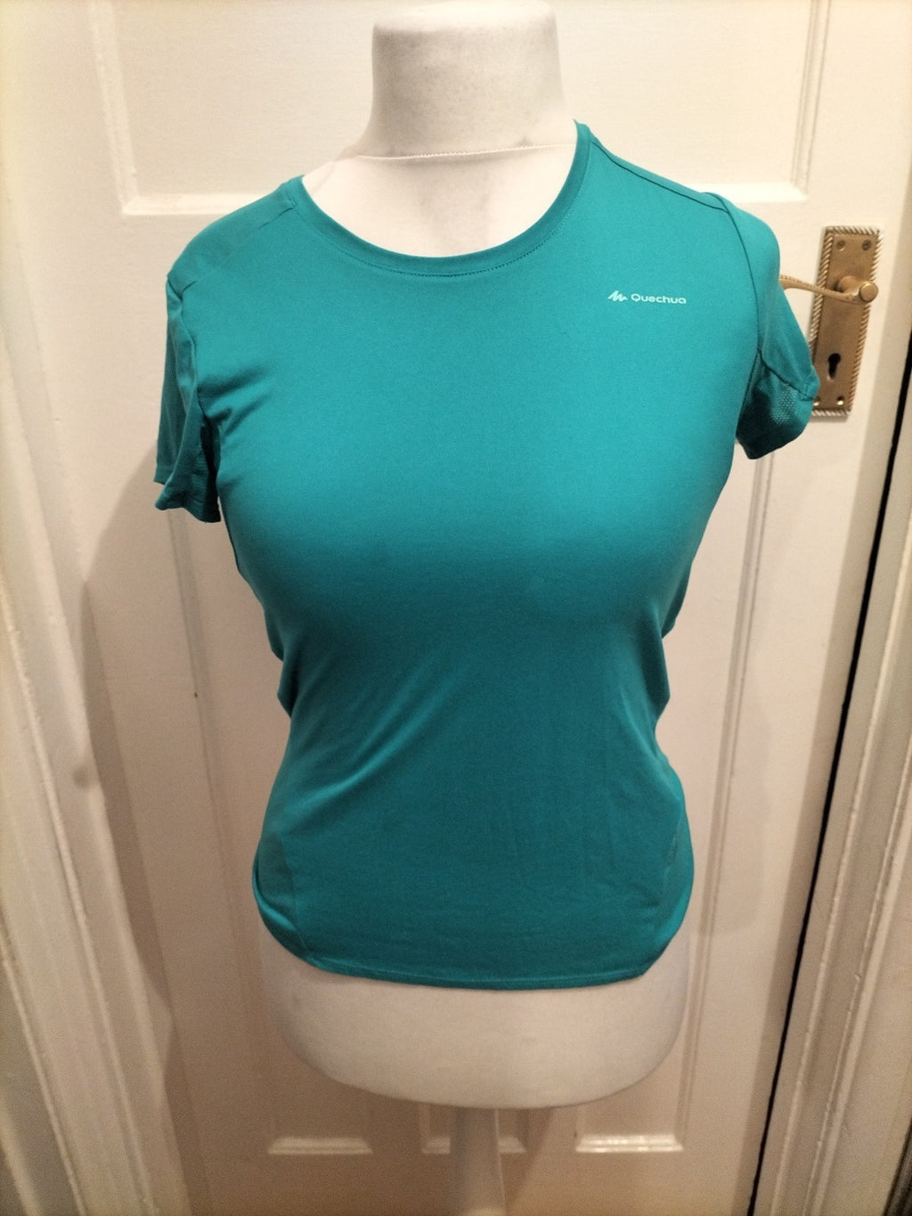 Ladies Quechua Size Small Turquoise Short Sleeved Tshirt
