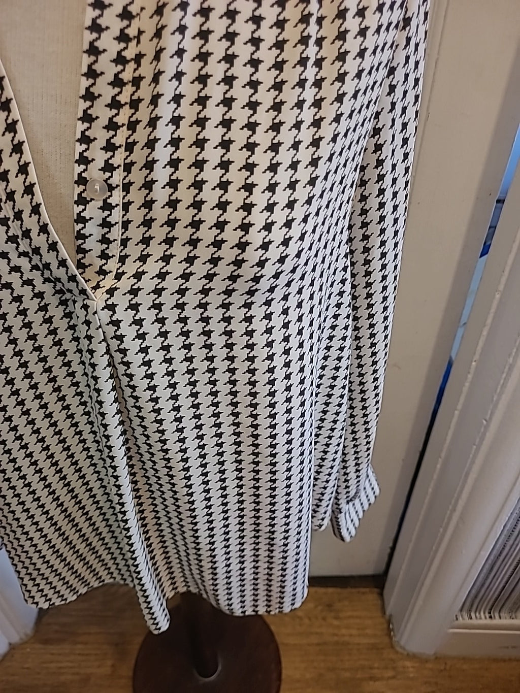 Ladies Primark Size 6 Ivory Black Long Sleeved Blouse
