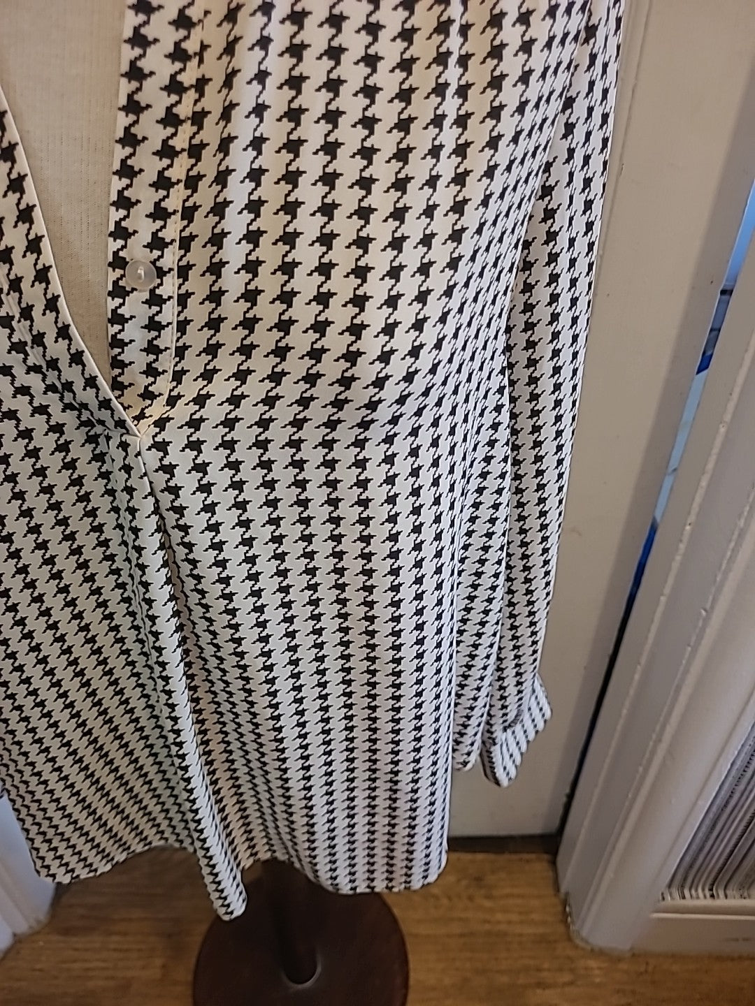 Ladies Primark Size 6 Ivory Black Long Sleeved Blouse
