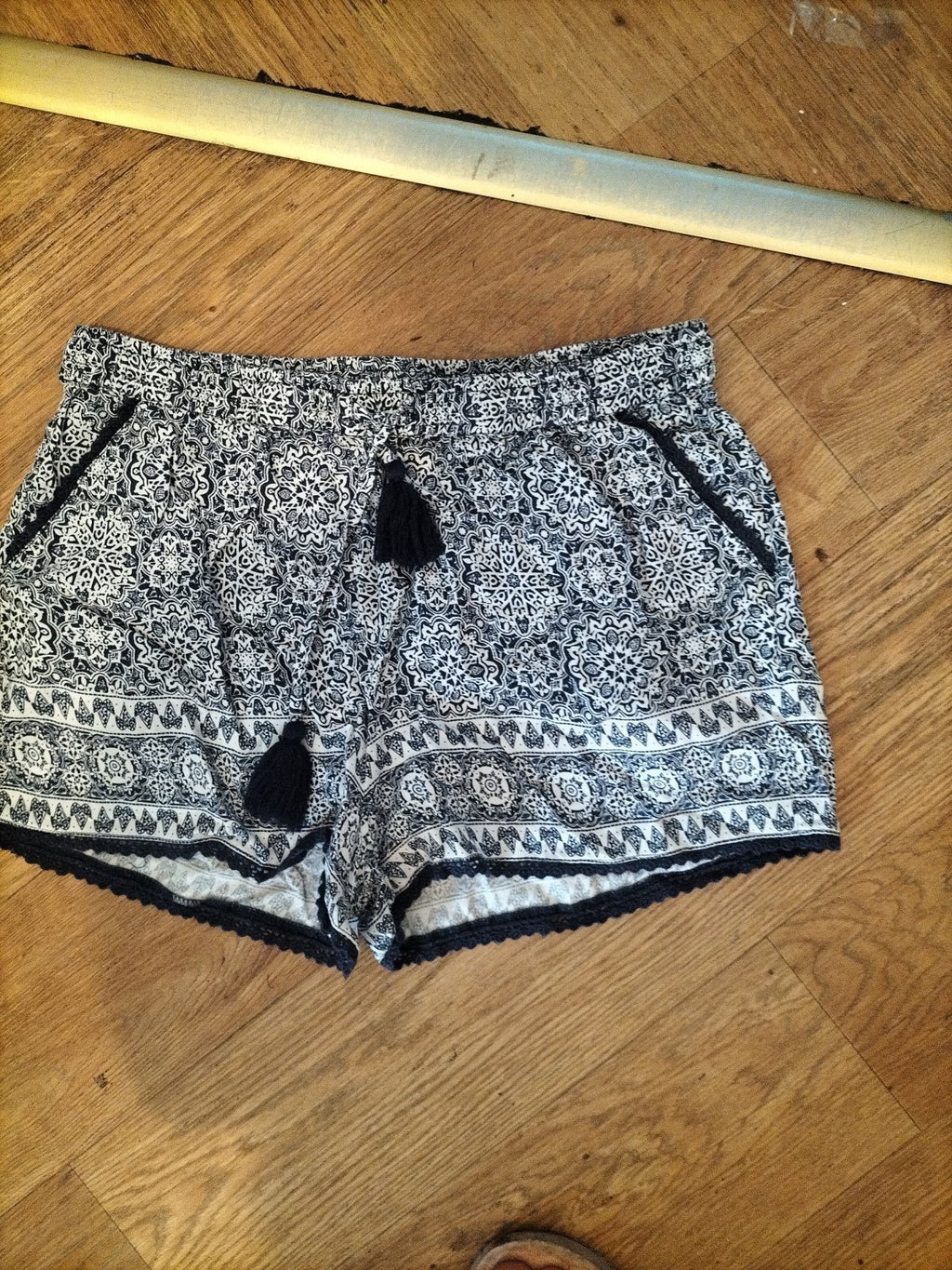 Ladies Primark Size 12 Navy And White Aztec Hot Pants